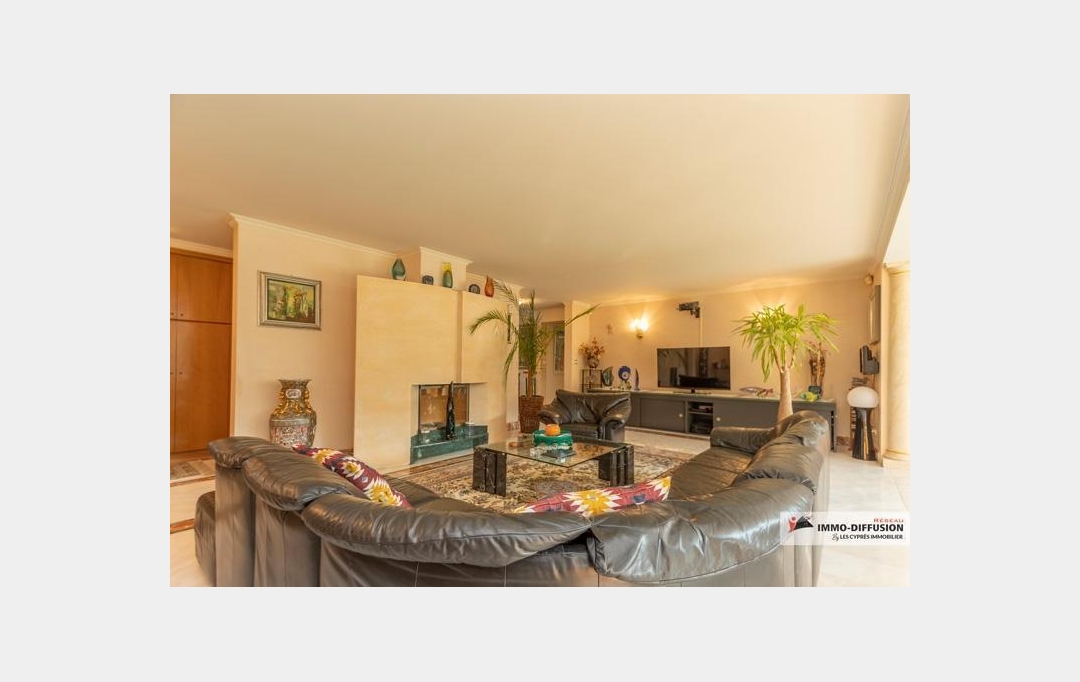 CHANTAL SAUGE REAL ESTATE : House | DIVONNE-LES-BAINS (01220) | 375 m2 | 1 890 000 € 