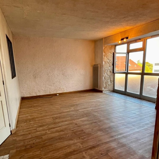  Annonces DIVONNE : Apartment | GEX (01170) | 43 m2 | 1 100 € 