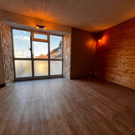 Annonces DIVONNE : Appartement | GEX (01170) | 42.76m2 | 1 100 € 