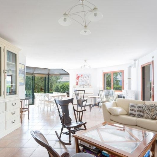  Annonces DIVONNE : House | DIVONNE-LES-BAINS (01220) | 250 m2 | 1 325 000 € 