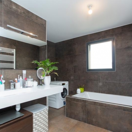  Annonces DIVONNE : Maison / Villa | CESSY (01170) | 140 m2 | 790 000 € 