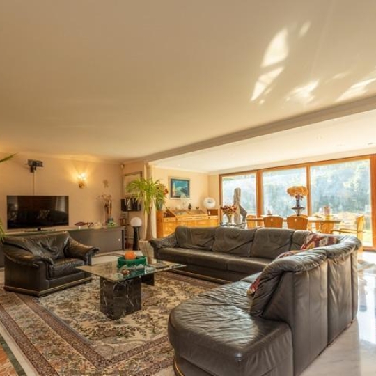  CHANTAL SAUGE REAL ESTATE : House | DIVONNE-LES-BAINS (01220) | 375 m2 | 1 890 000 € 