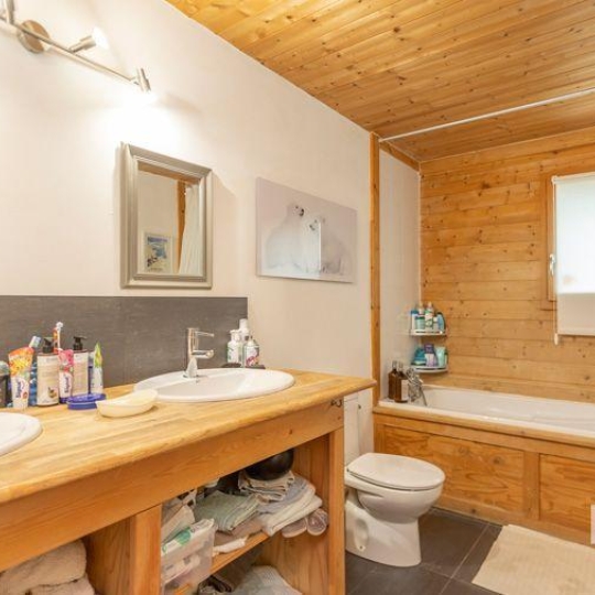  Annonces DIVONNE : Maison / Villa | CESSY (01170) | 230 m2 | 1 090 000 € 