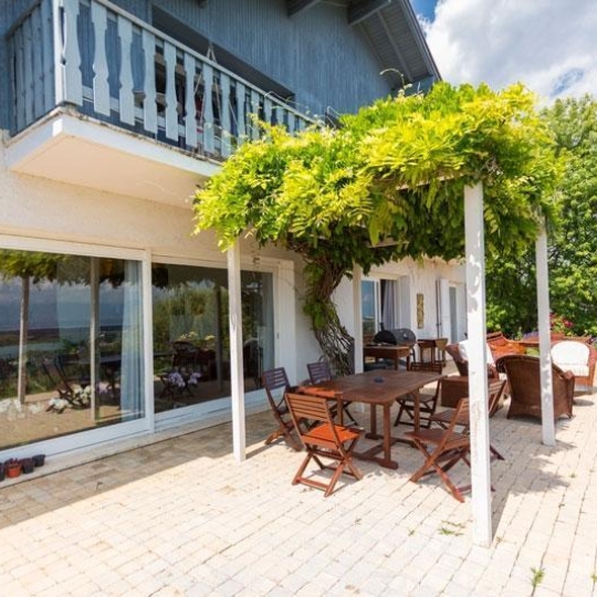  Annonces DIVONNE : Maison / Villa | GRILLY (01220) | 256 m2 | 1 280 000 € 