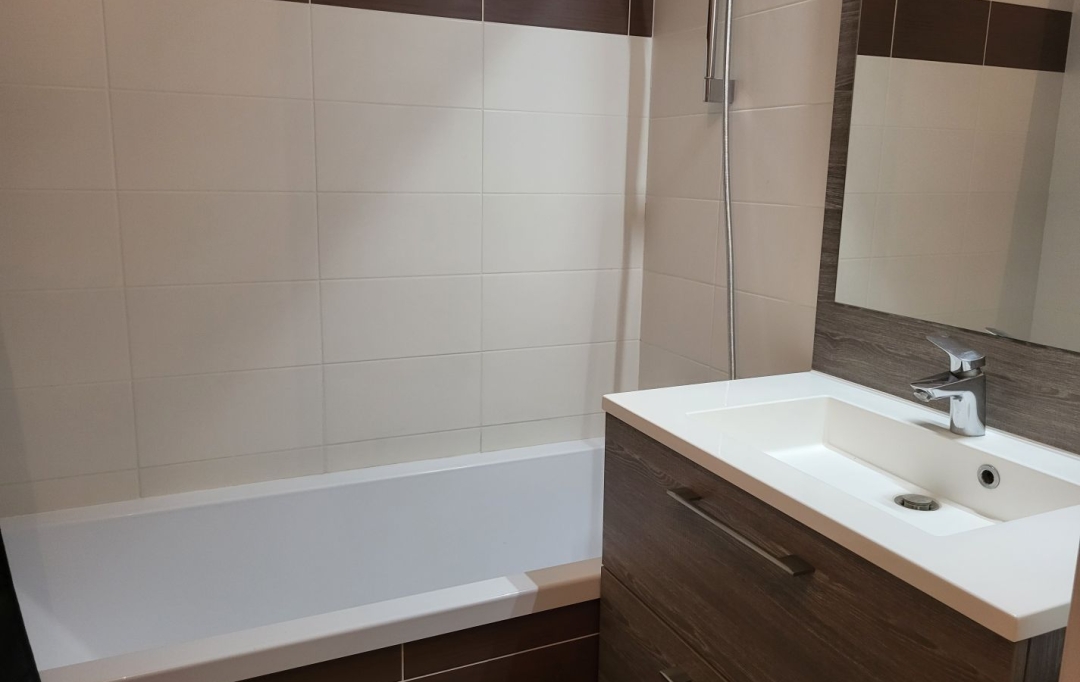 Annonces DIVONNE : Appartement | FERNEY-VOLTAIRE (01210) | 47 m2 | 310 000 € 