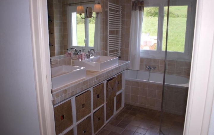 Annonces DIVONNE : Maison / Villa | GRILLY (01220) | 256 m2 | 1 280 000 € 